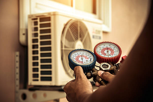 Professional Hvac Installation technician working in Kemp, TX